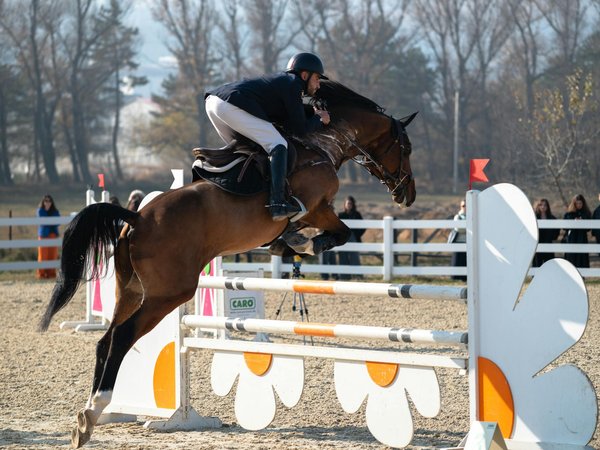 Mastering Sport Bike Riding: Essential Techniques for Navigating Tight Roundabouts in the UK